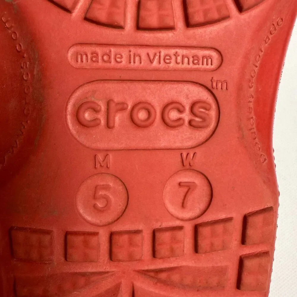 CROCS vinyard vines